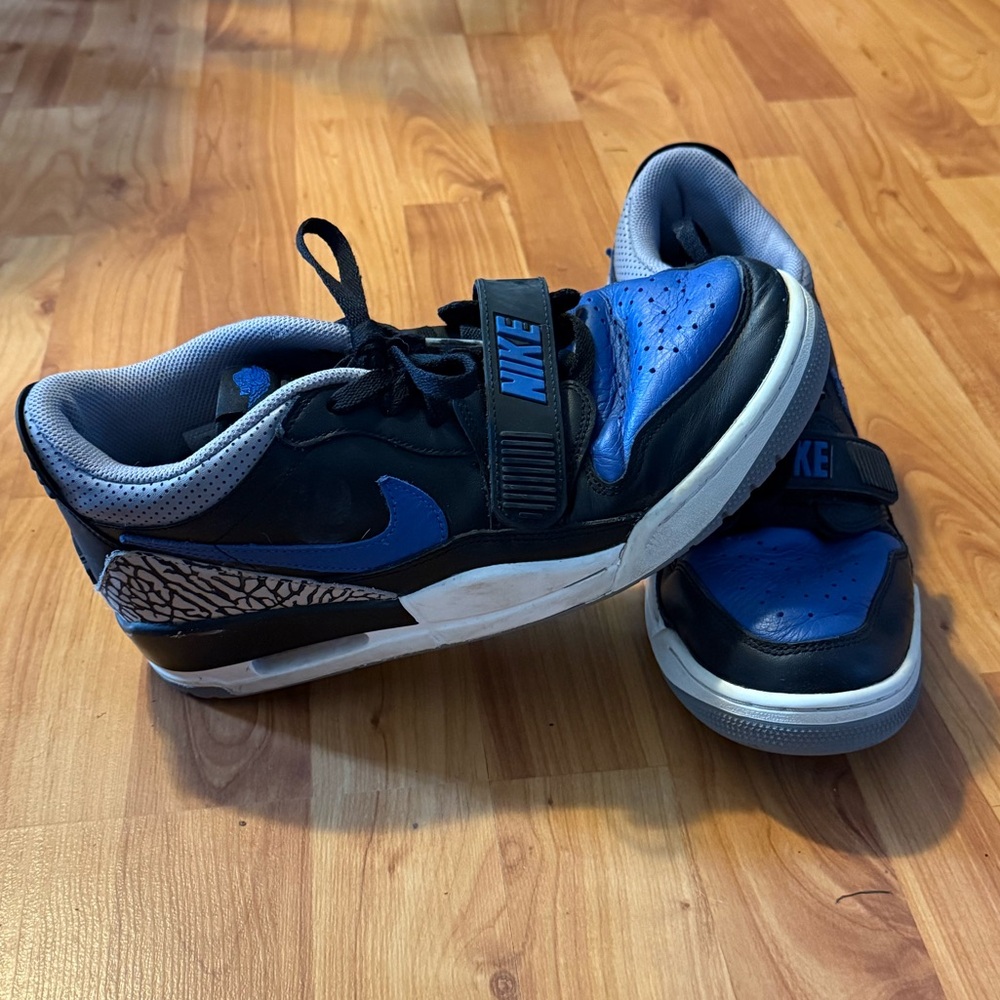 Men’s size 9 Nike Jordans